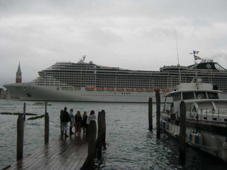 cruise-ship-venice